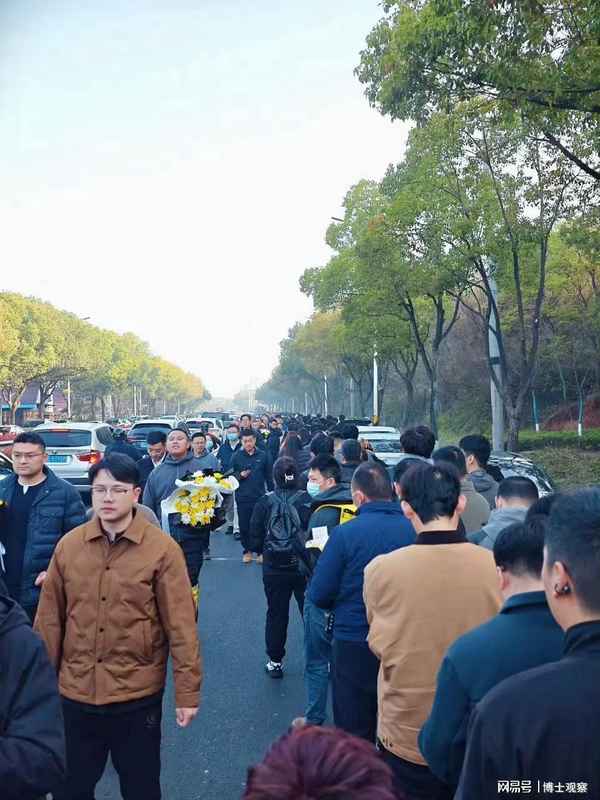 【教育赛道复盘】十七年深耕方法论:张雪峰如何重塑高考志愿咨询行业格局 教育招生