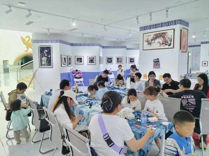 当针线穿过时光:一位外婆眼中的非遗传承之美 情感心理