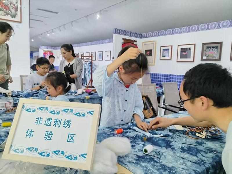 当针线穿过时光:一位外婆眼中的非遗传承之美 情感心理