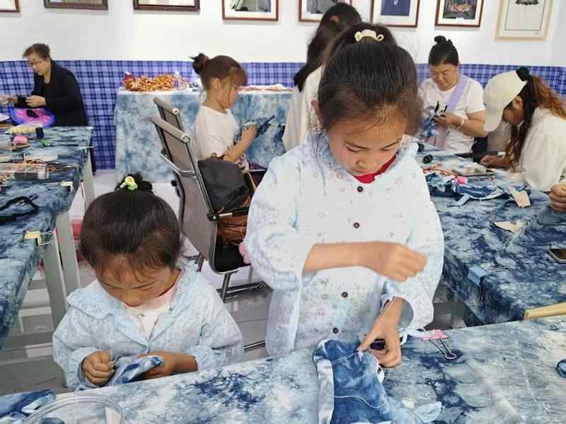 当针线穿过时光:一位外婆眼中的非遗传承之美 情感心理