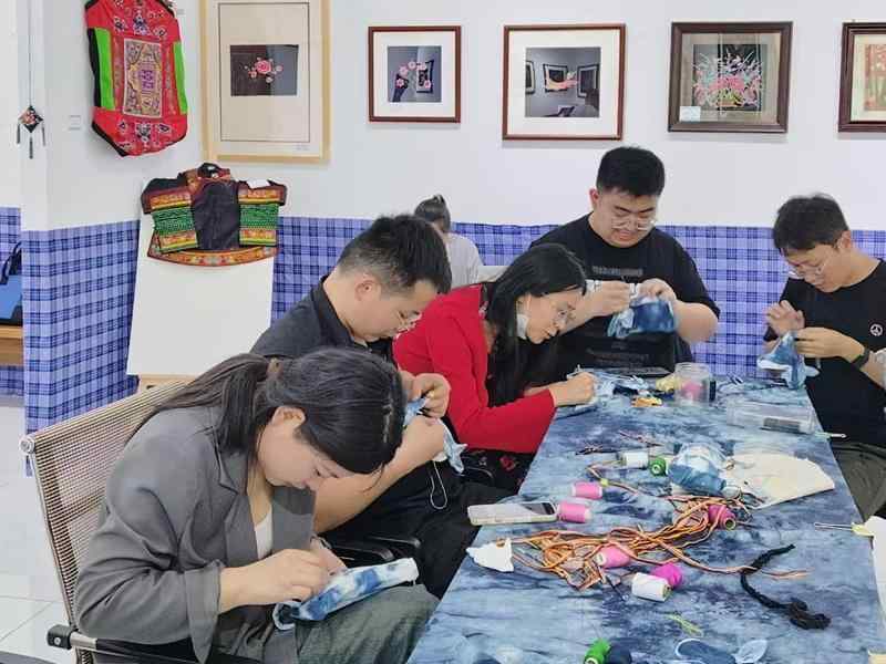 当针线穿过时光:一位外婆眼中的非遗传承之美 情感心理